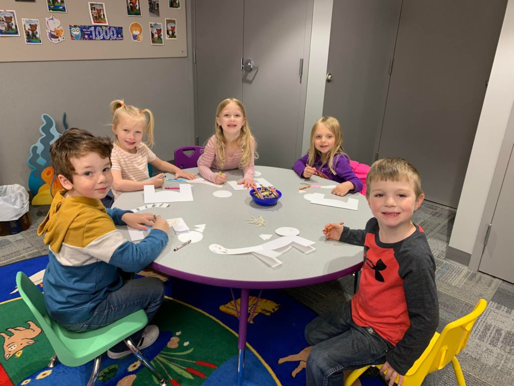 Children sitting at a round table at Morrill Library in Hiawatha